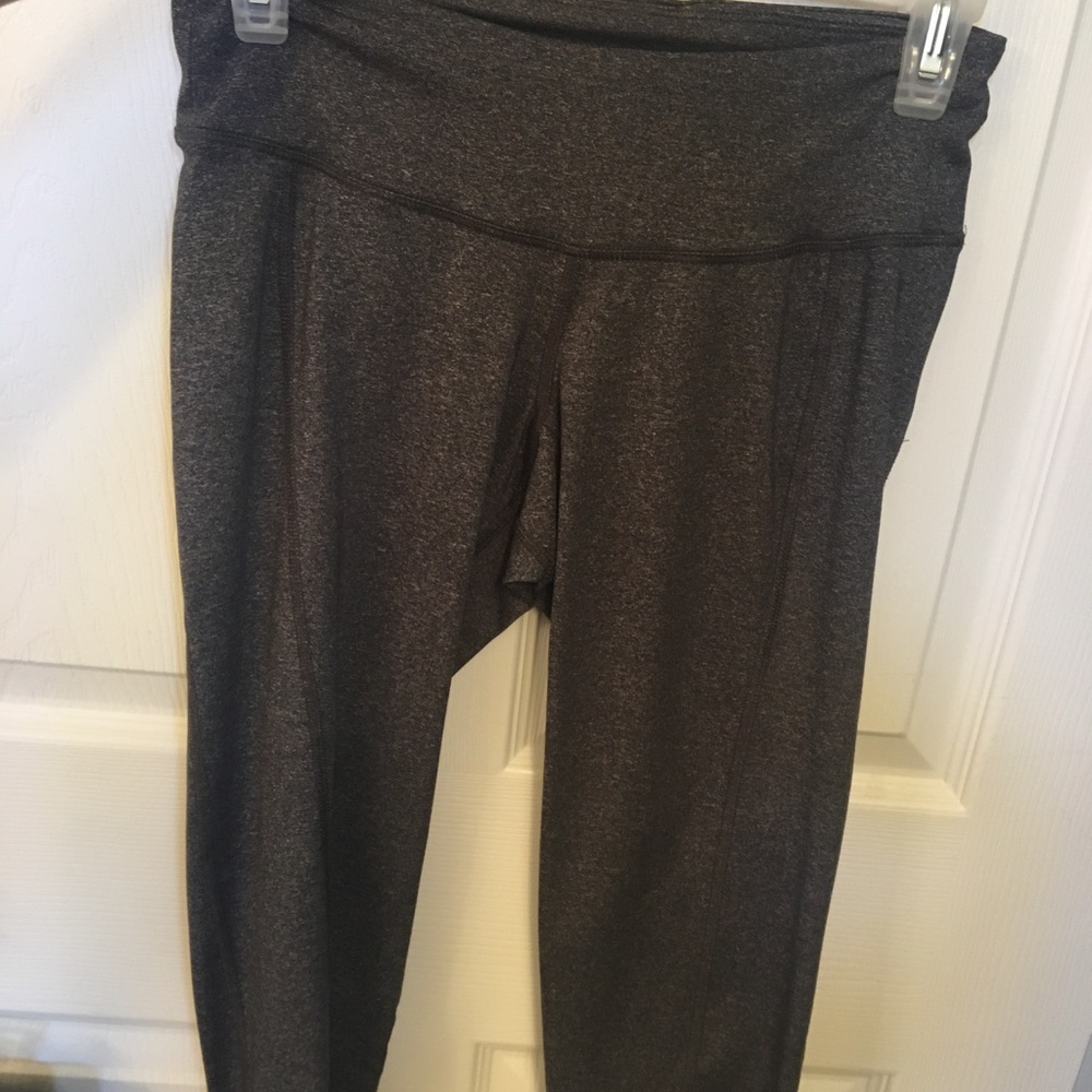 Grey cropped leggings